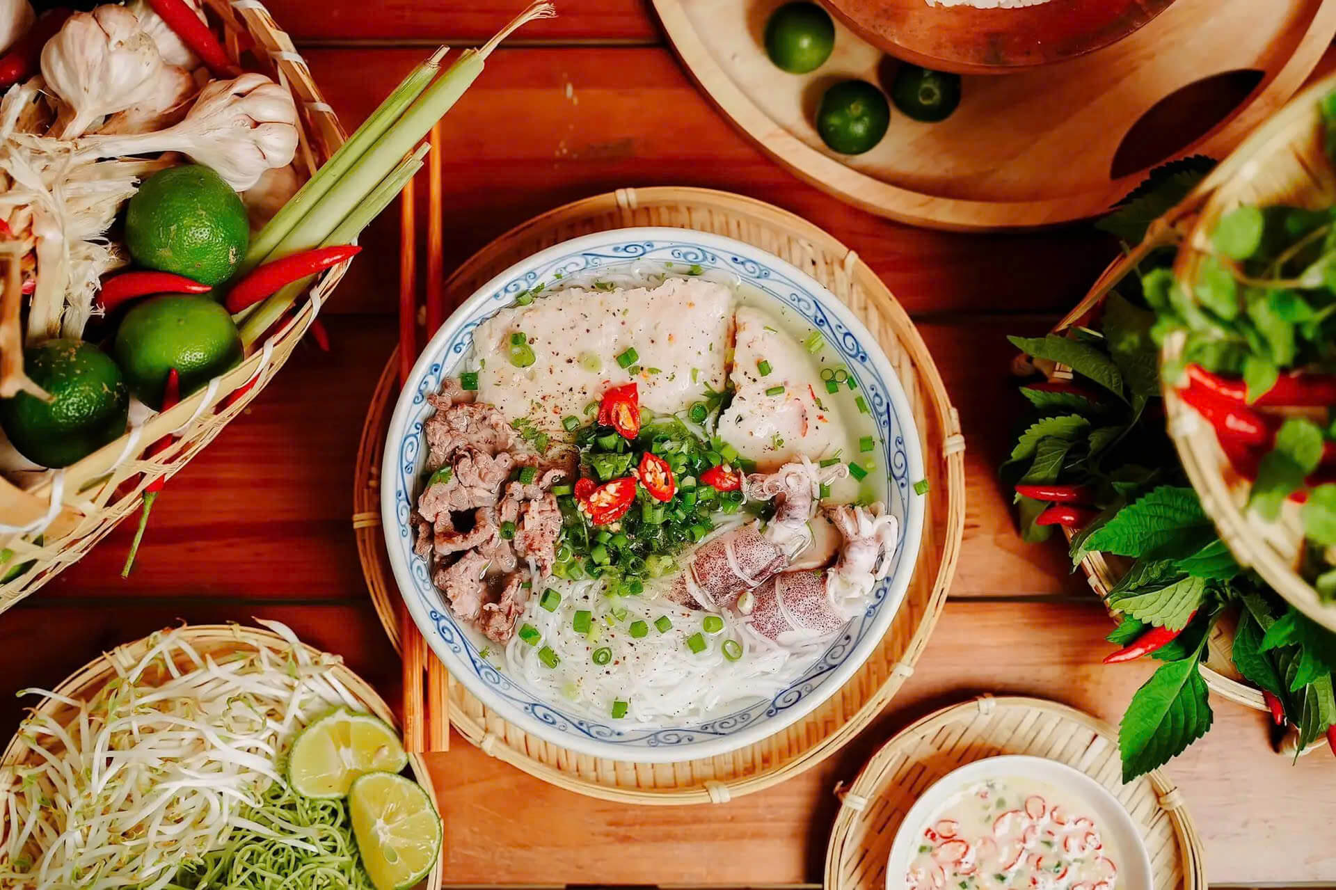 Ảnh đại diện bài Du lịch Phú Quốc ăn gì? Gợi ý 10 món ngon “phải thử” khi đặt chân đến đảo ngọc