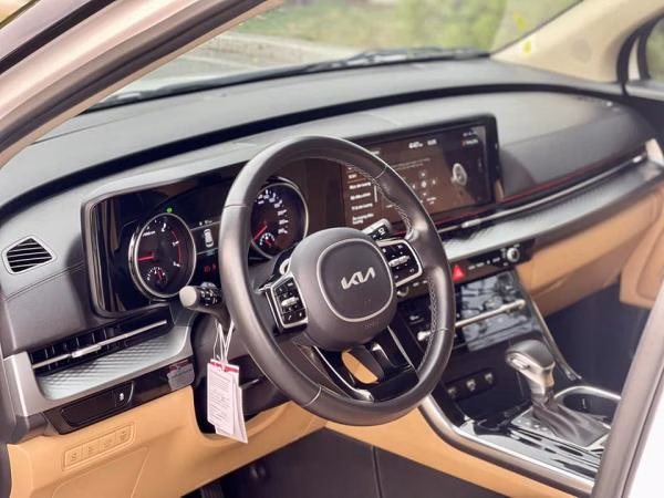 Kia Carnival Premium 2023-2