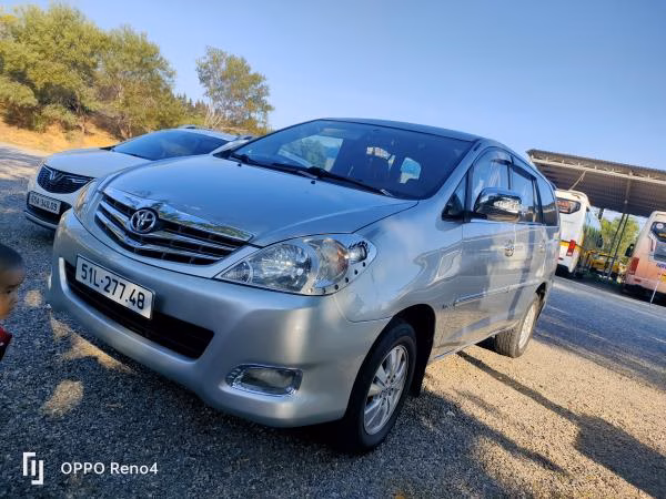 Toyota Innova 2010-0