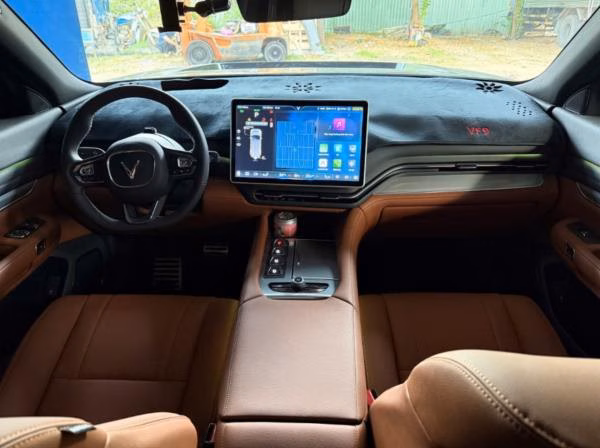 VinFast VF9 Eco 2024-6