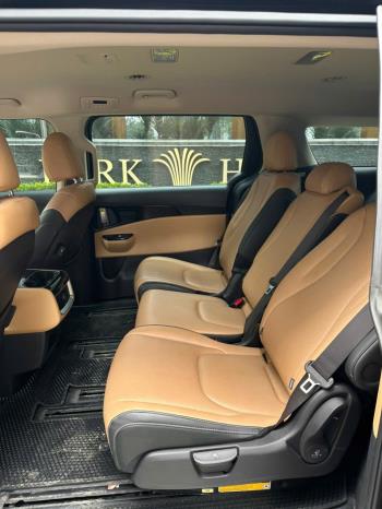 Kia Carnival Luxury 2023-5