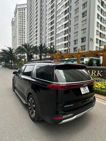 Kia Carnival Luxury 2023-2