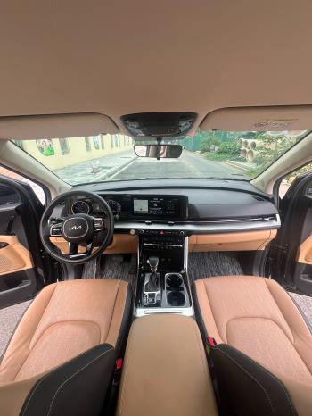 Kia Carnival Luxury 2023-5