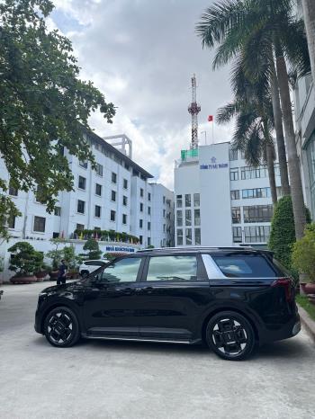 Kia Carnival Luxury 2025-1