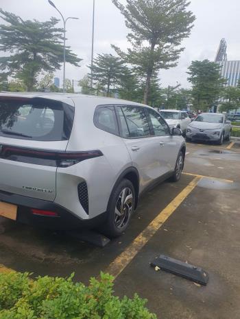 Vinfast Limo Green 2025-5