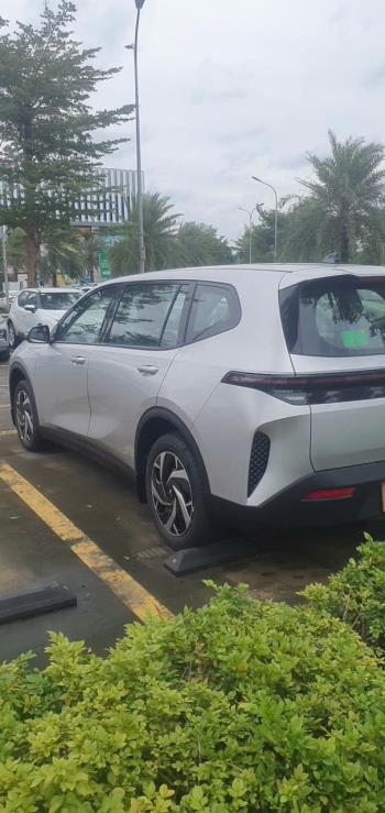 Vinfast Limo Green 2025-4