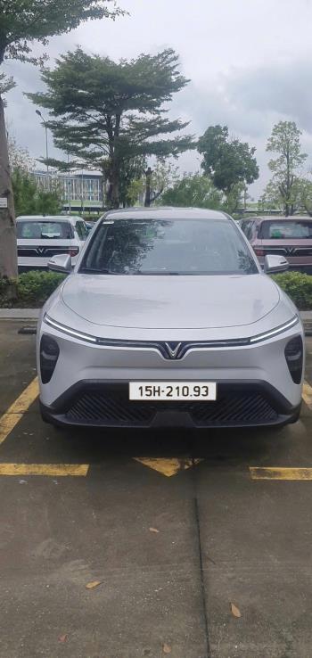 Vinfast Limo Green 2025-3