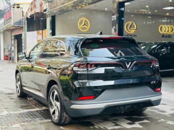 Vinfast VF8 Eco 2023-5