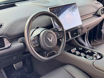 Vinfast VF8 Eco 2023-3