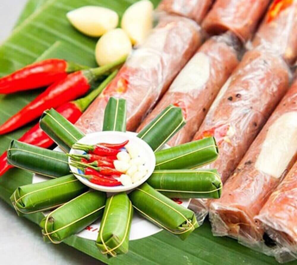 Nem tré chả ở Huế mang mùi vị rất đặc trưng