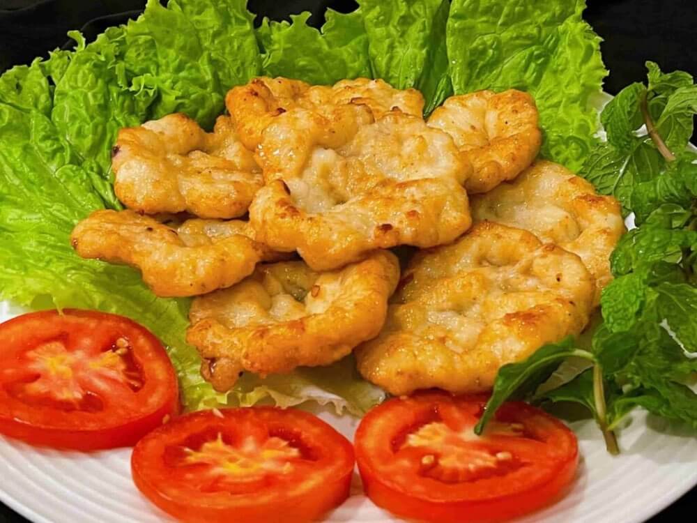 Chả mực là món nhất định phải thử khi đến Quảng Ninh