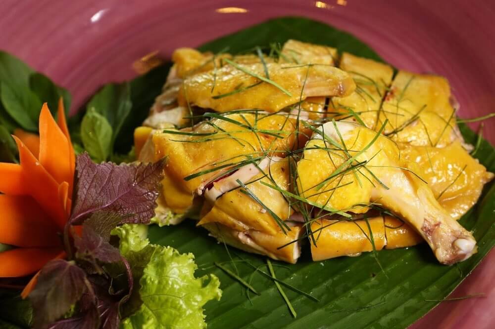 Thưởng thức món gà đồi chắc thịt