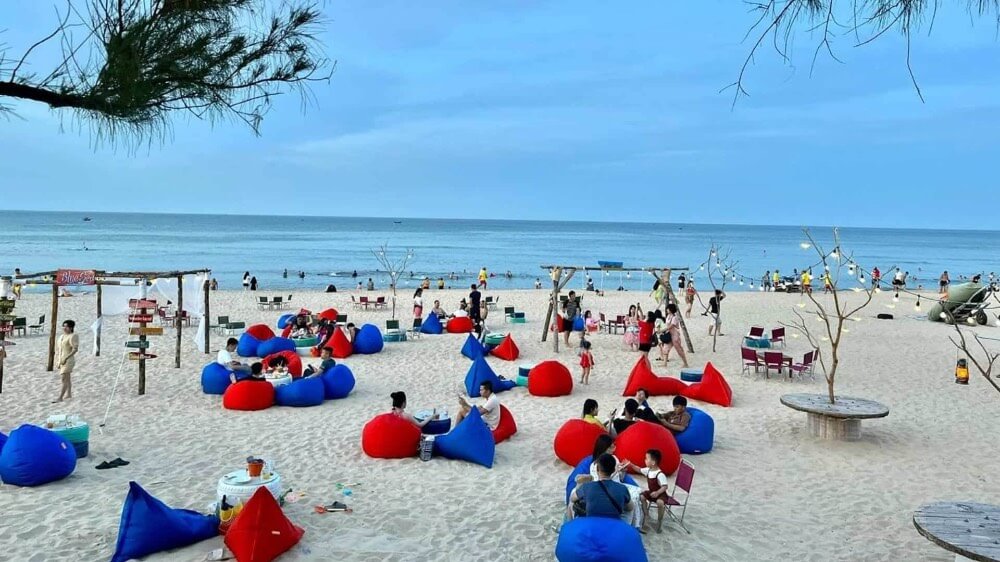 Nhật Lệ là bãi biển nổi tiếng nhất của Quảng Bình
