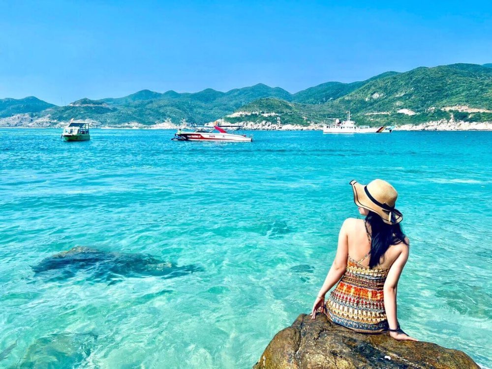 Bãi Cóc với vẻ đẹp hoang sơ, nước xanh trong vắt