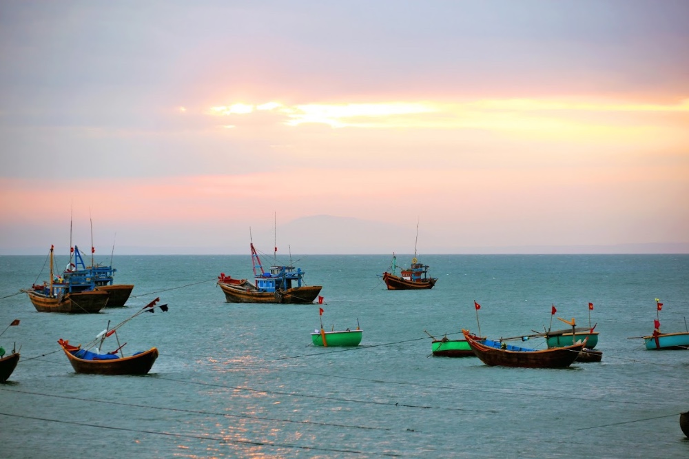 Làng chài Hàm Ninh với cuộc sống bình dị