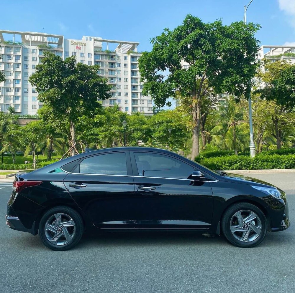 Hyundai Accent có form dáng bắt mắt và vận hành ổn định