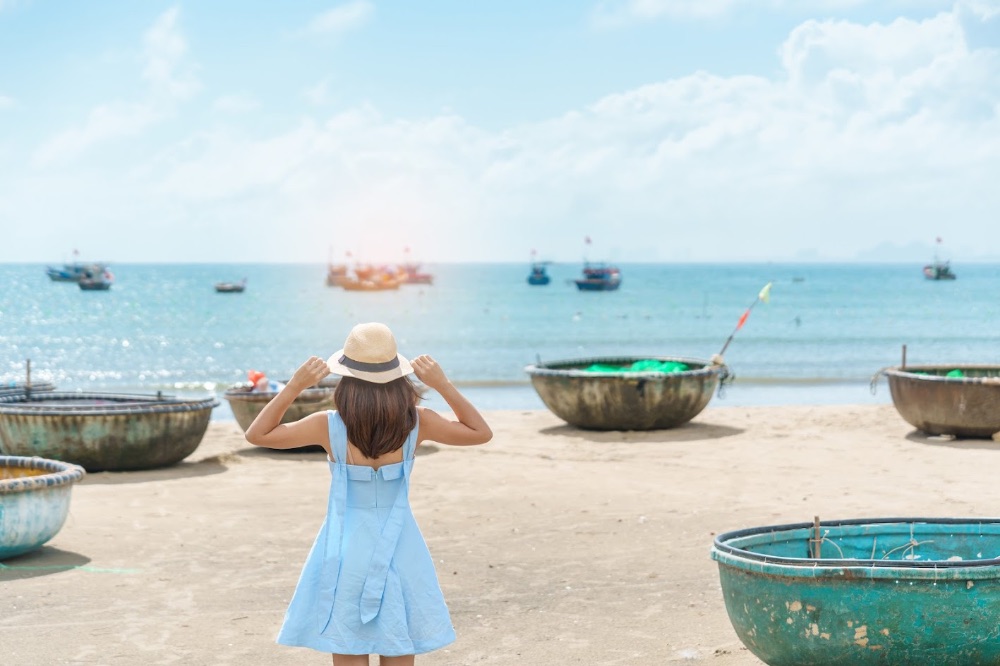 Biển Mỹ Khê sôi động nhưng vẫn mang vẻ đẹp vô cùng bình yên
