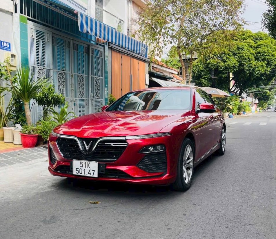 So sánh sự khác biệt giữa thuê xe dài hạn và mua xe