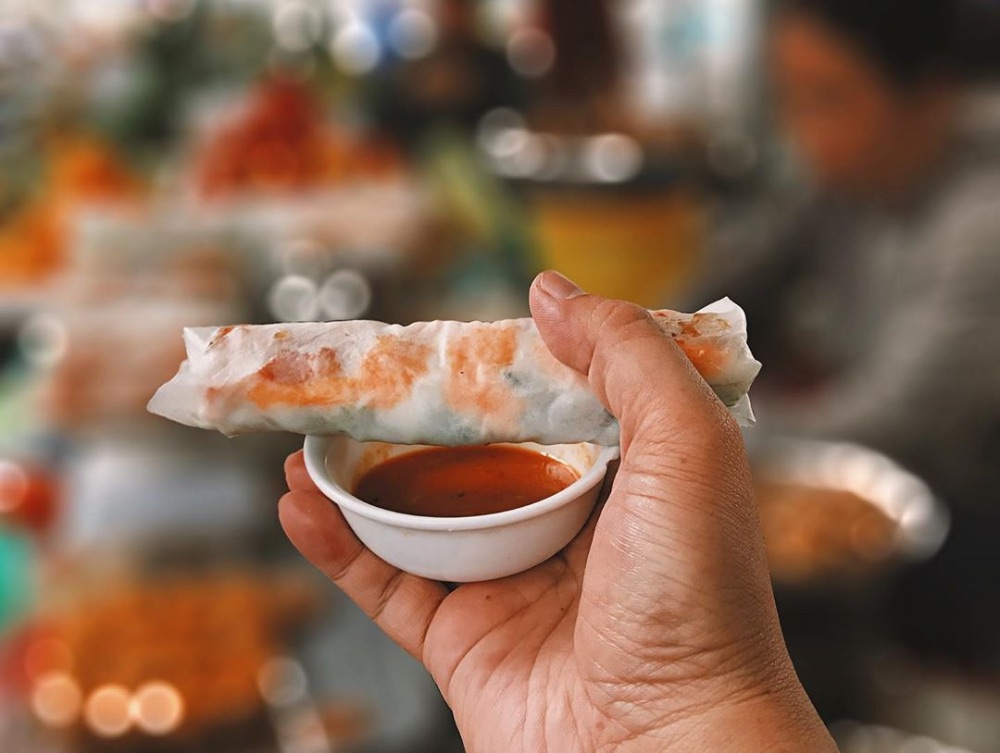 Chả cuốn bánh tráng khiến các du khách phải trầm trồ