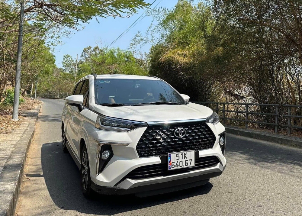 Mệnh Hoả nên tránh các màu đen, xanh dương, trắng