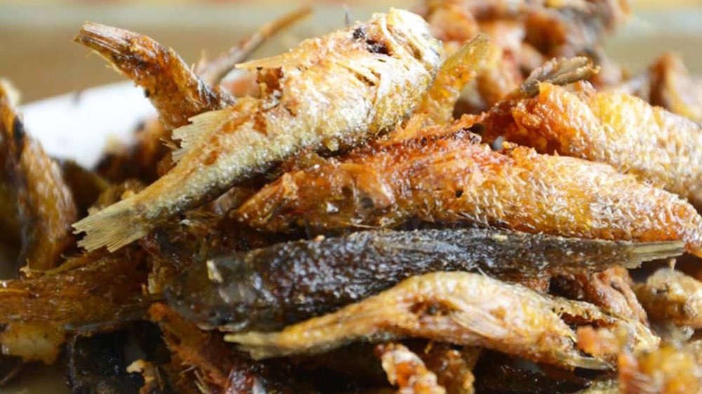 Cá sống ở những con suối sạch thường ăn kèm với rau rừng