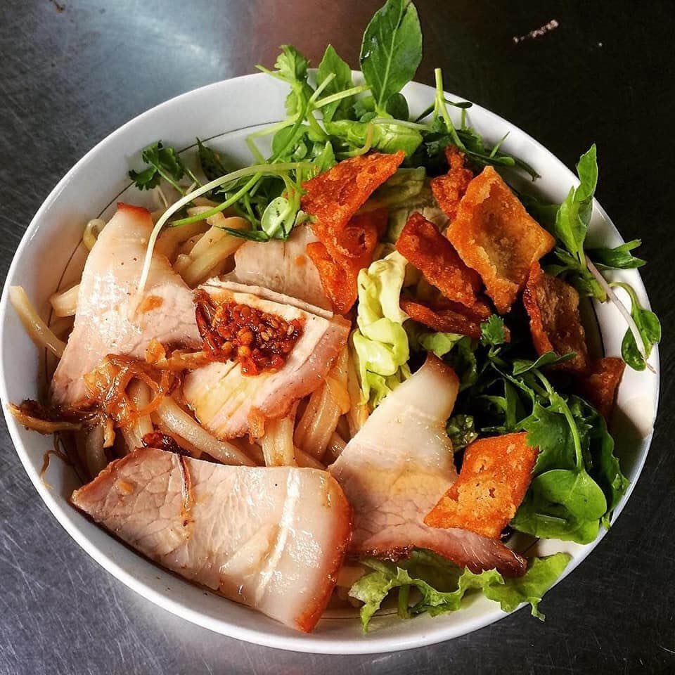 Cao lầu là đặc sản Hội An nhưng vẫn có thể thưởng thức tại Đà Nẵng