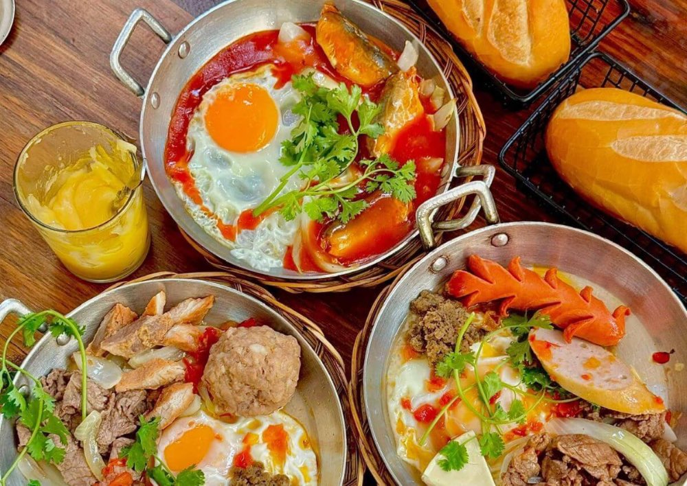 Ấm bụng với bánh mì chảo nóng hổi