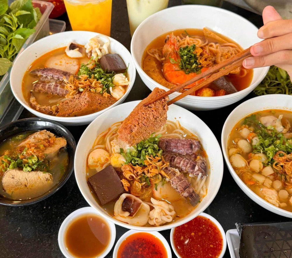 Ăn sáng ở Vũng Tàu với bún riêu tôm nóng hổi