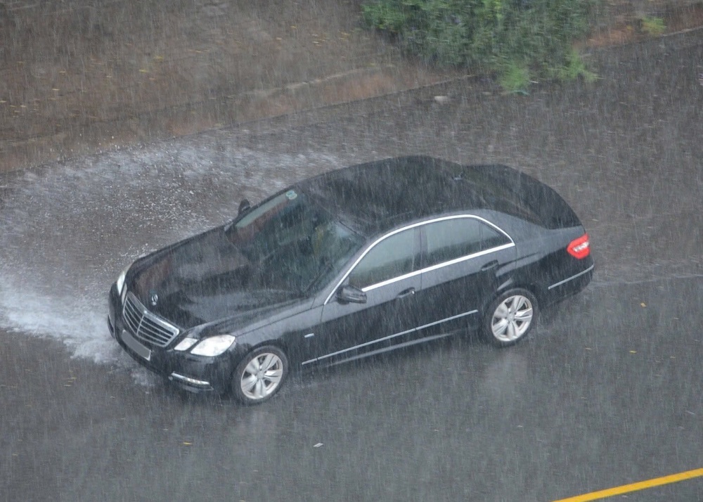 Thời tiết xấu dễ dẫn đến các tình huống khẩn cấp khi lái xe
