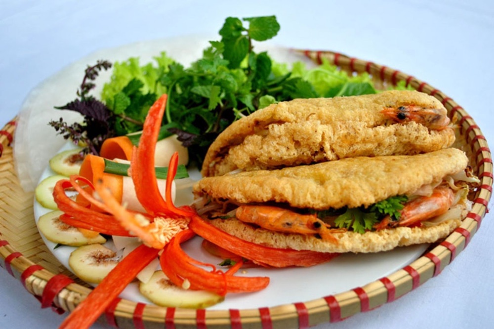 Bánh khoái giòn rụm với phần nhân kích thích thị giác