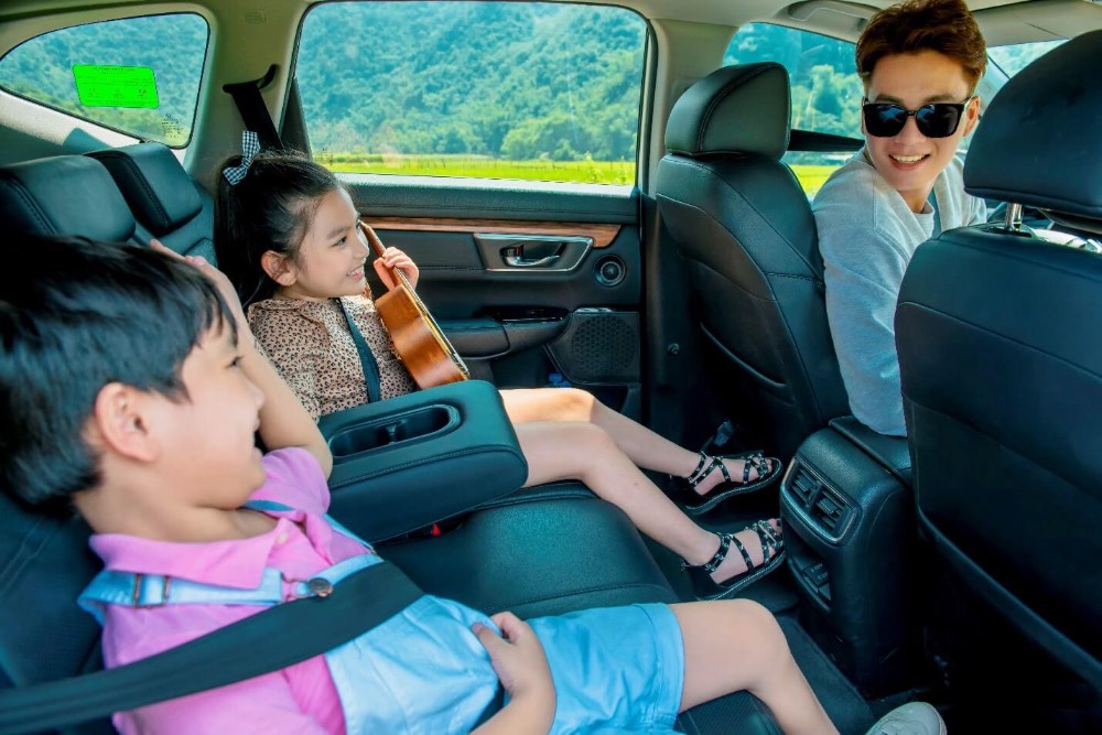 Du lịch gia đình bằng xe ô tô tiện lợi và thoải mái