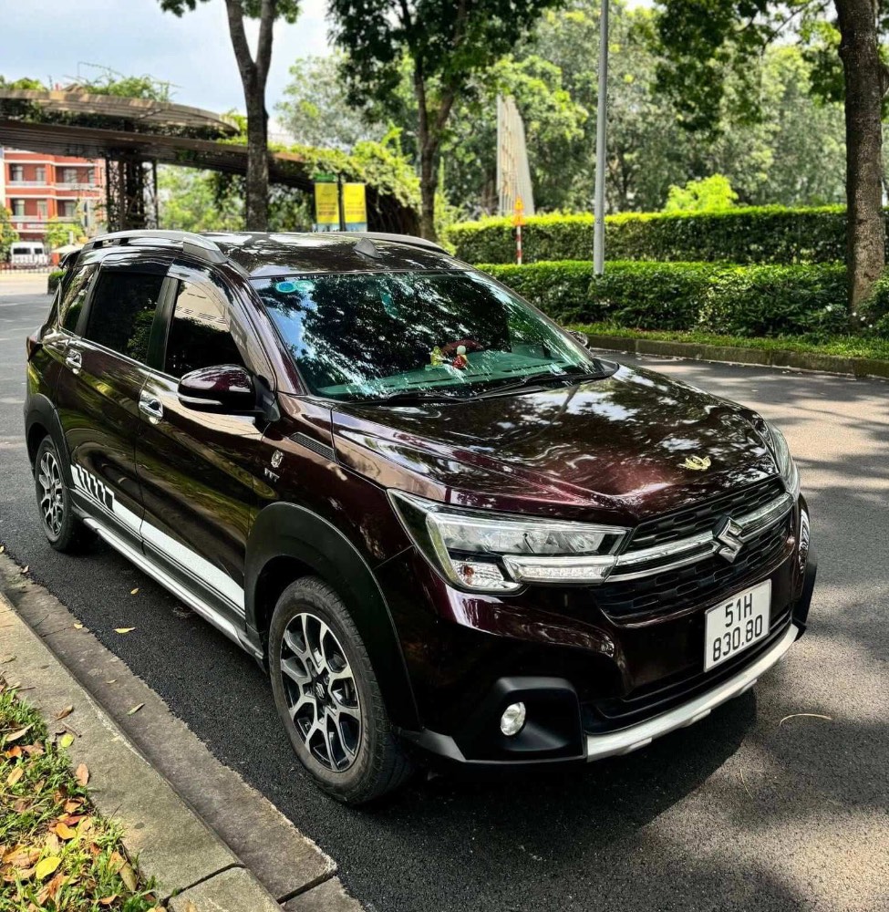 Du lịch bằng ô tô thuận tiện và thoải mái hơn các phương tiện công cộng