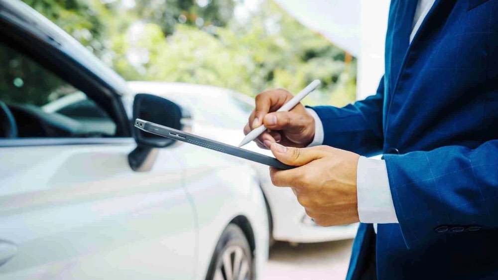 Khấu hao xe ô tô là phân bổ dần giá trị của xe vào chi phí qua quá trình sử dụng