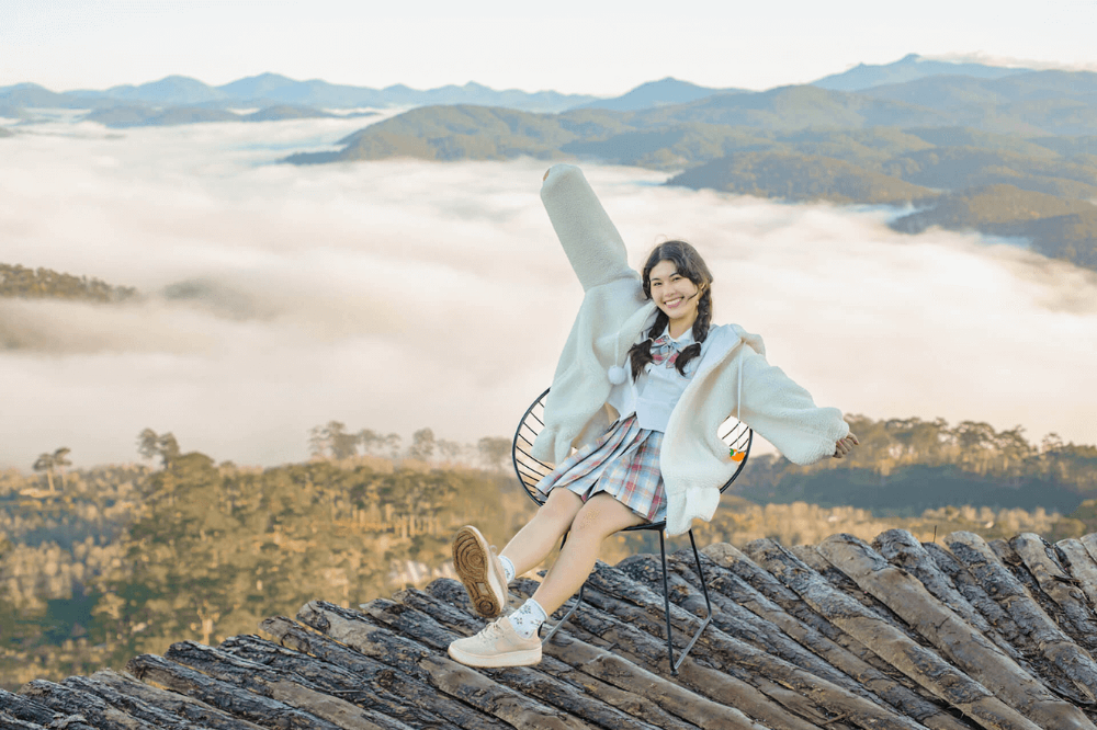 Đà Lạt vào mùa hè trời đẹp, thỉnh thoảng có mưa