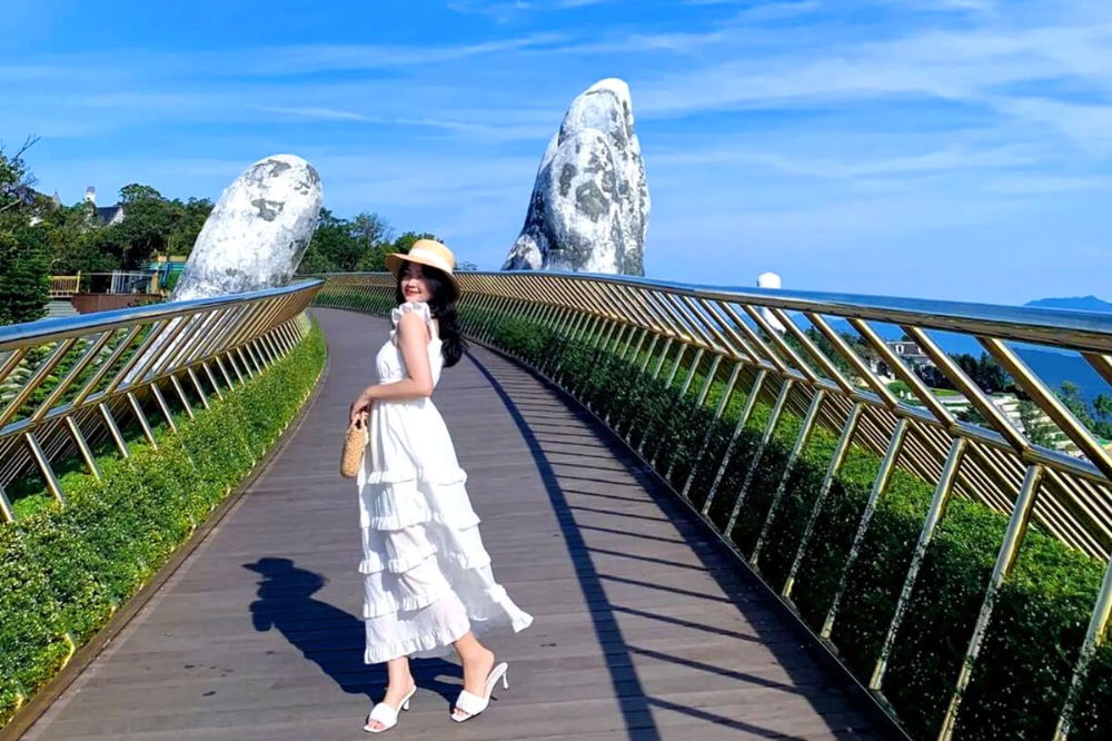 Ngắm hoàng hôn ở chân cầu Thuận Phước