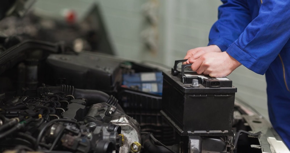 Ắc quy hết điện là trường hợp thường gặp