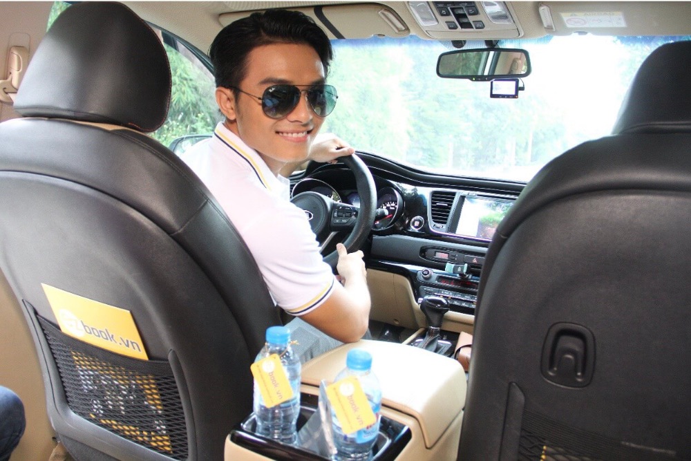 Thuê xe có tài xế rất thuận tiện và chủ động