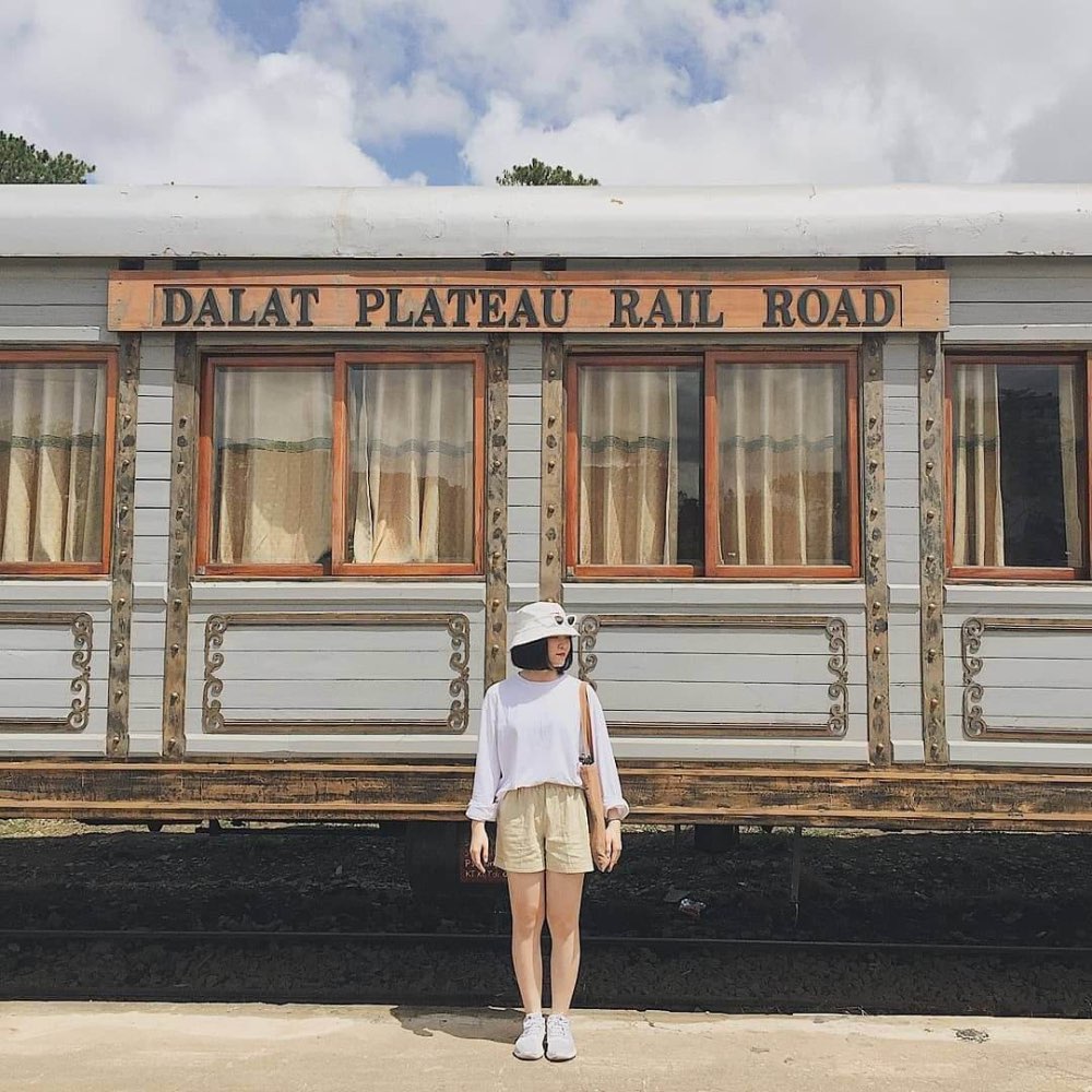 Check in ga Đà Lạt và đi cafe chụp hình