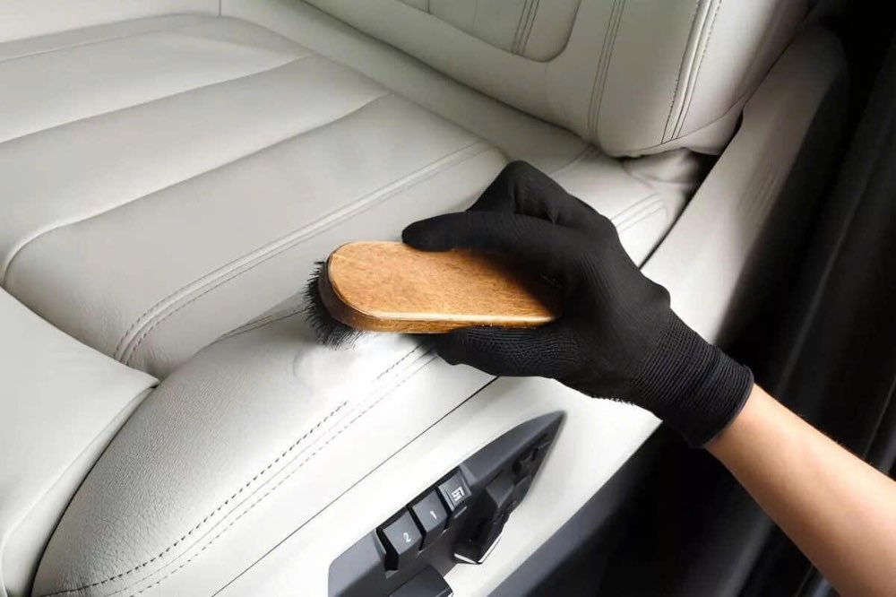 Những cách để giữ gìn nội thất xe ô tô luôn sạch sẽ