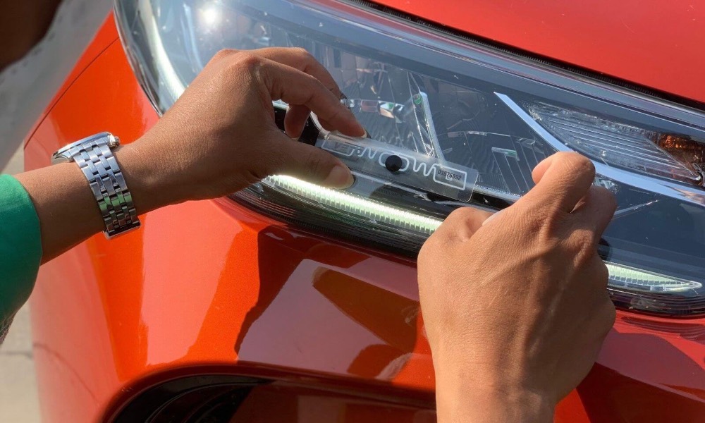 Hướng dẫn dán thẻ và kích hoạt tài khoản VETC