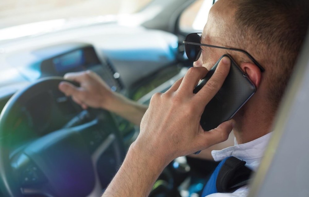 Những thói quen cần tránh để đảm bảo an toàn khi lái xe