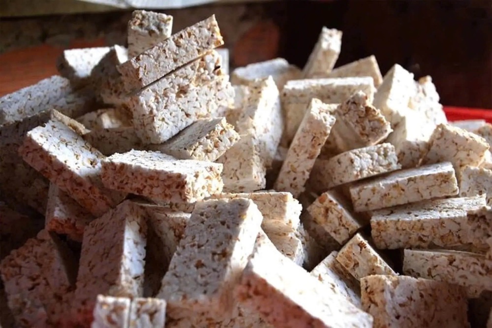 Bánh nổ là món đơn giản thích hợp làm quà