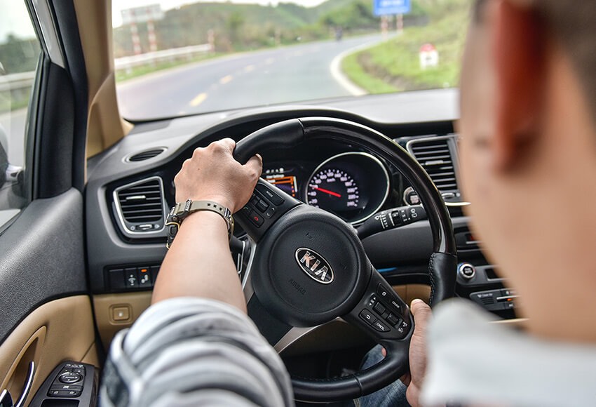 Kinh nghiệm lái xe ô tô đường dài mà bạn nên biết