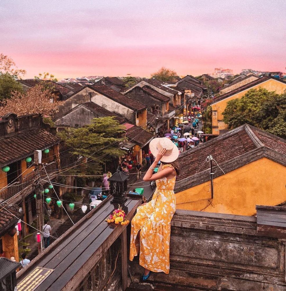 Một chiếc váy vintage sẽ cực hợp nếu bạn đến Hội An