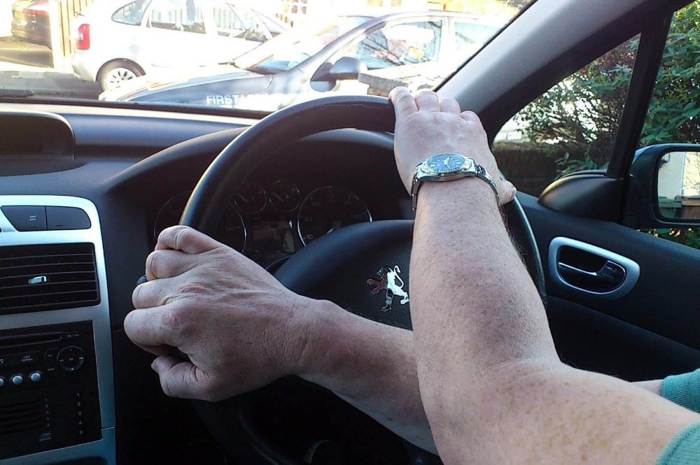 Người mới lái xe cần luyện tập kỹ năng quay đầu xe