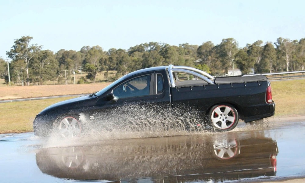 Lái xe trên đường xấu tiềm ẩn nhiều rủi ro