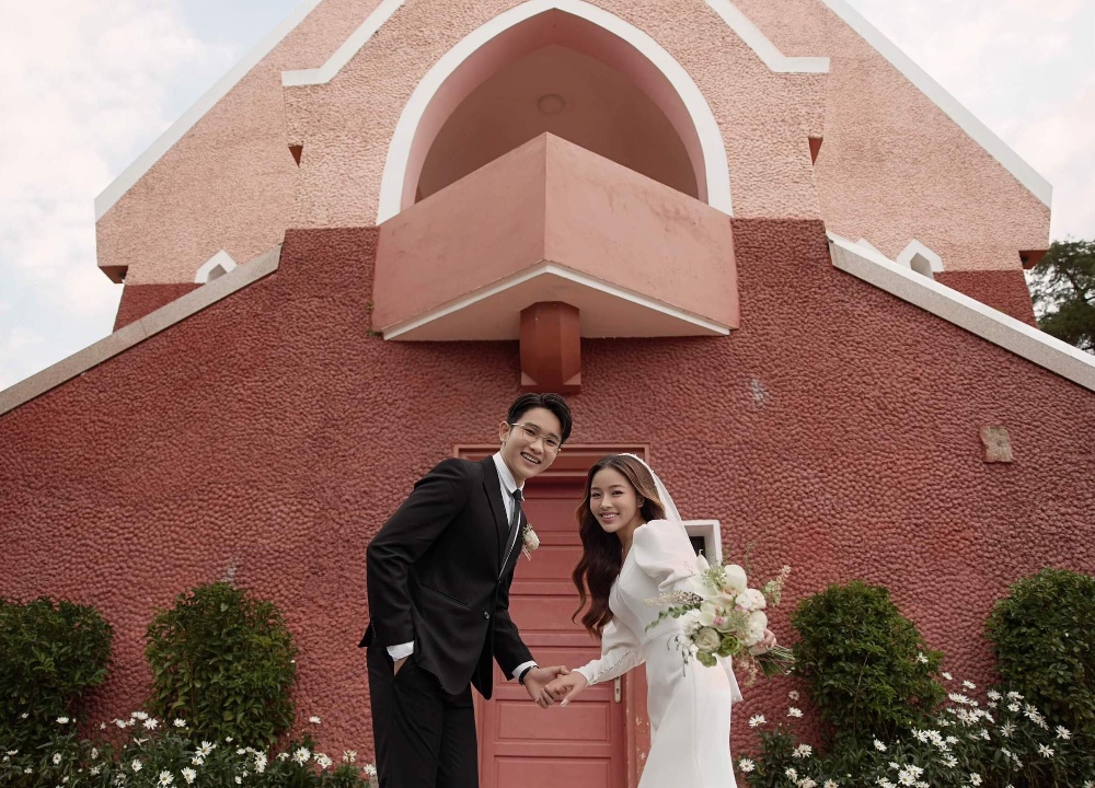 Ảnh cưới tại nhà thờ Domaine de Marie đẹp như một bức tranh