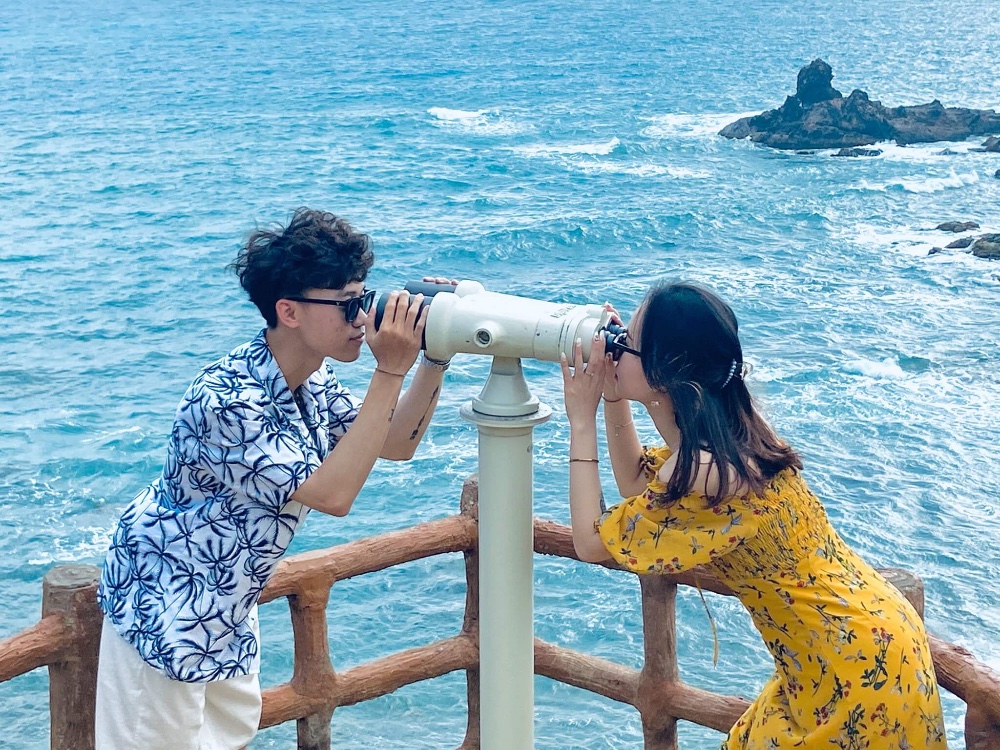 Đắm mình với biển xanh cát trắng tại biển Kỳ Co