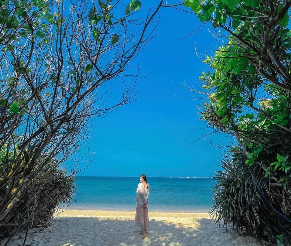 Hòn Tranh như viên ngọc xanh giữa biển khơi