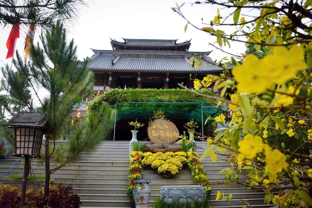 Nên đi chùa cầu may đầu năm mới